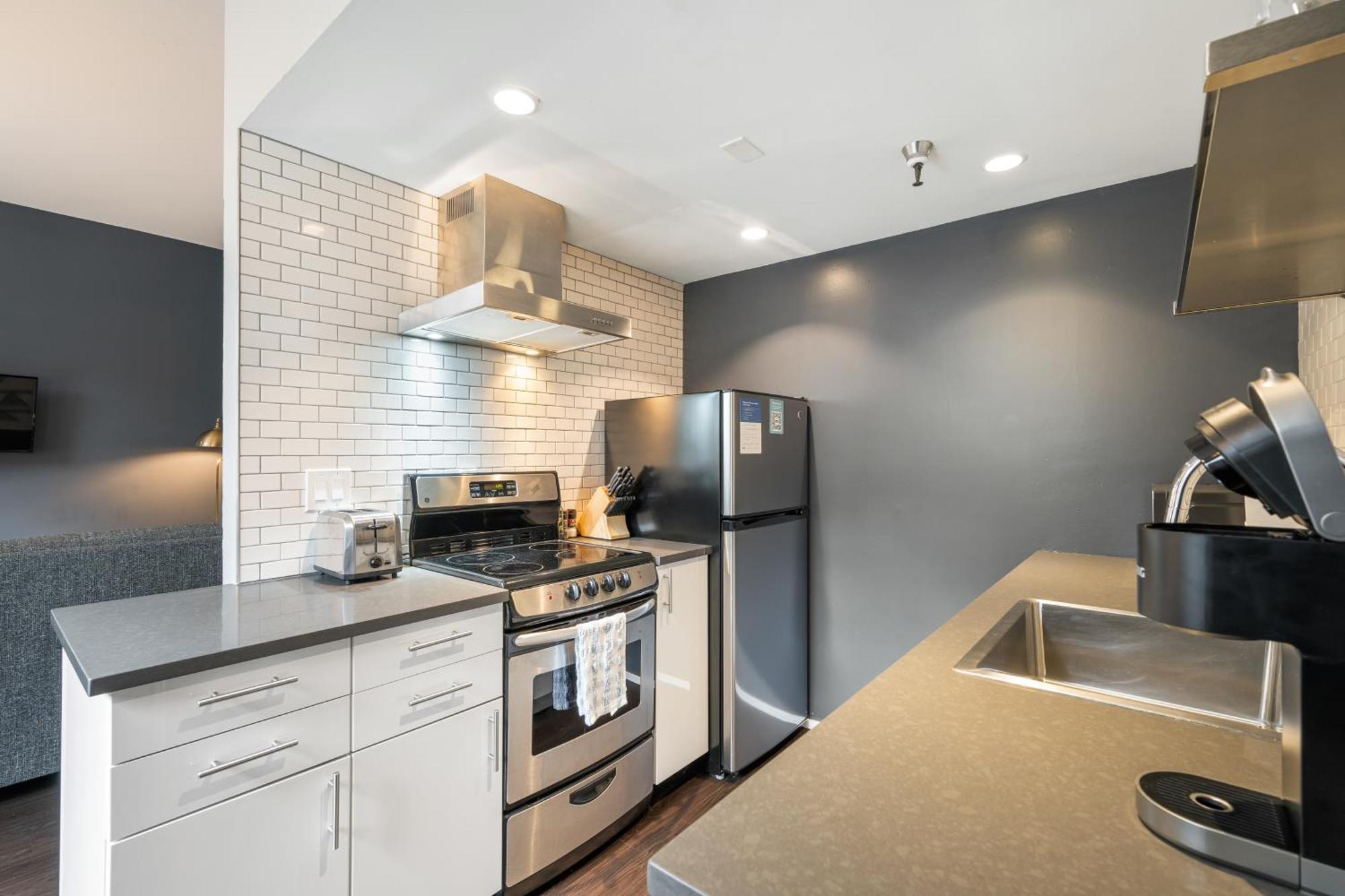 Oxford Apartment By At Mine Hospitality Сиэтл Экстерьер фото