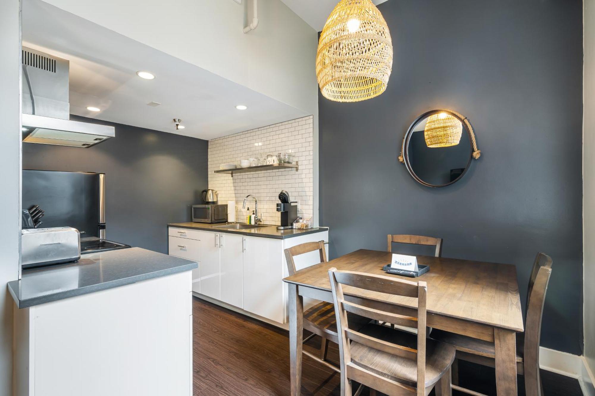 Oxford Apartment By At Mine Hospitality Сиэтл Экстерьер фото