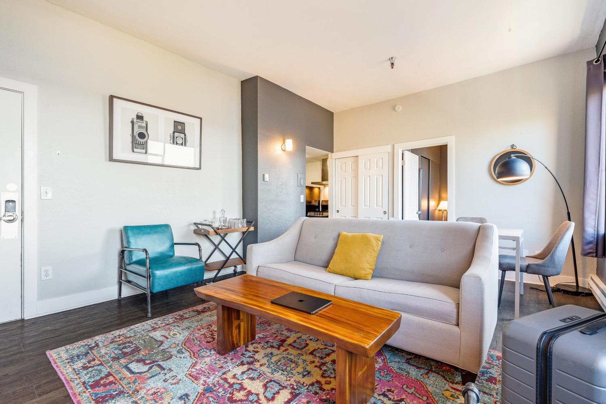 Oxford Apartment By At Mine Hospitality Сиэтл Экстерьер фото